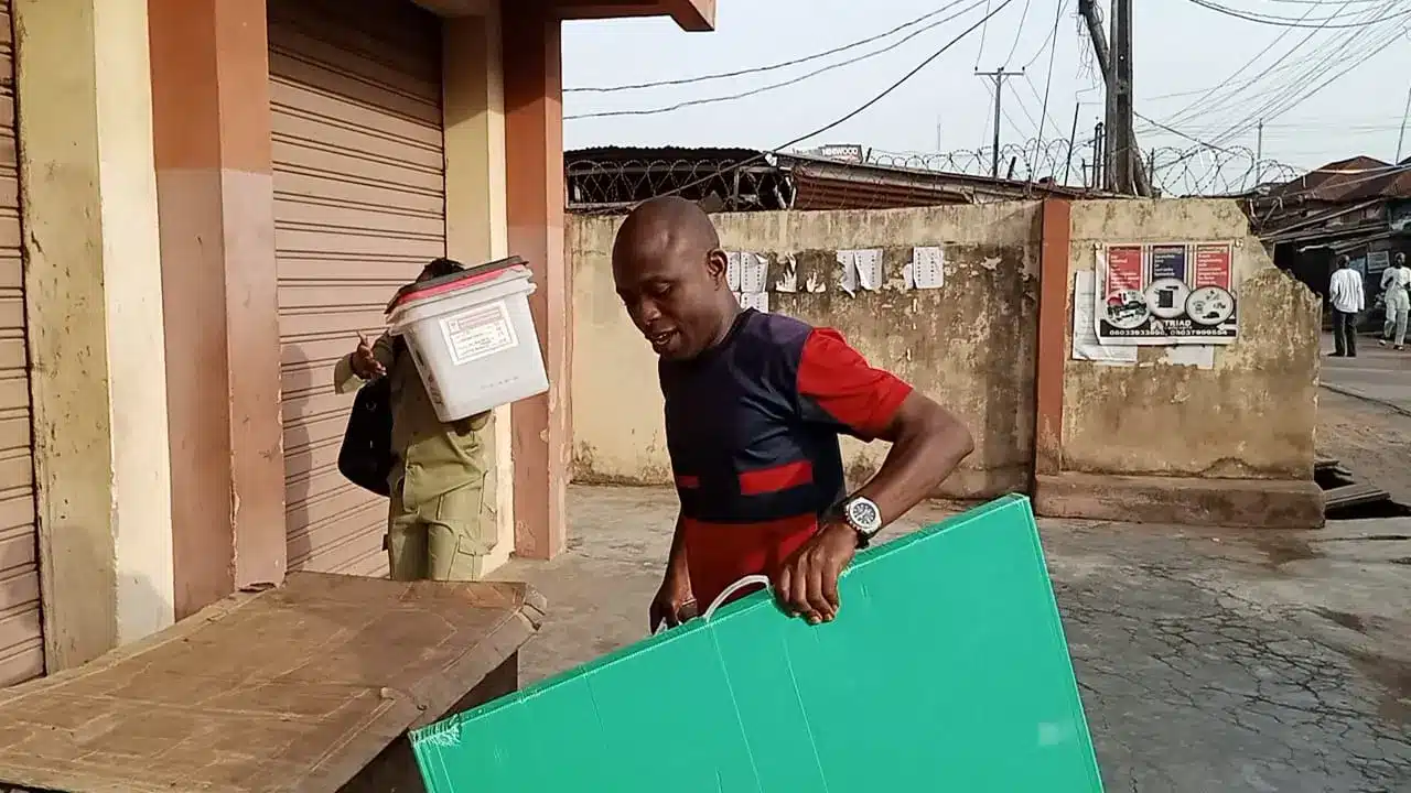 Oyo Guber Election: INEC Officials Arrive Ibadan North With Voting Materials