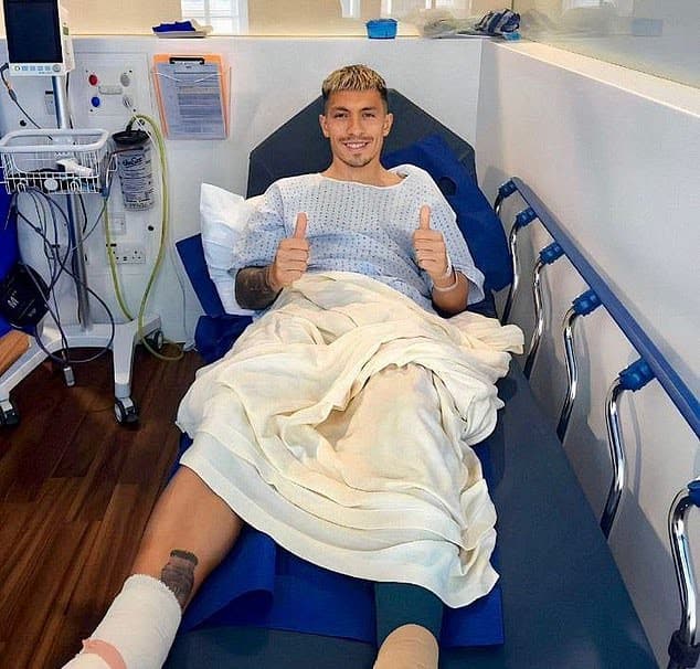 Lisandro Martinez Gives Injury Update From Hospital Bed 