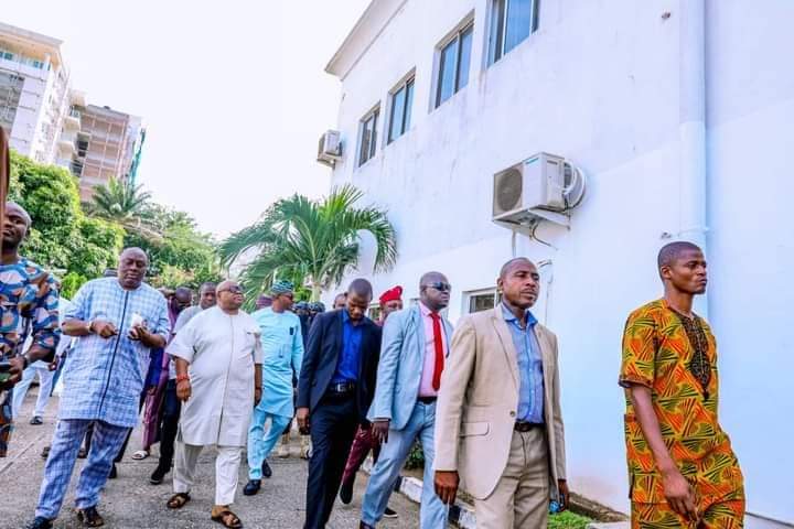 Adeleke Visits Dilapitated Osun House In Lagos (Photos)