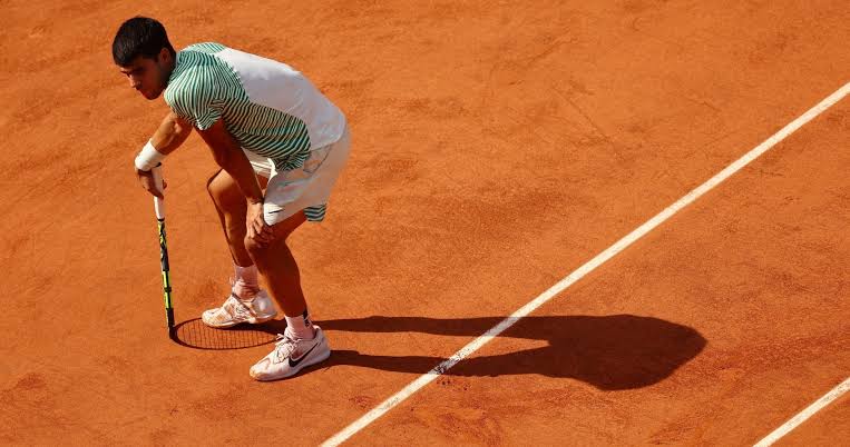 Carlos Alcaraz struggling with cramps in the French Open semi-final clash against Djokovic.