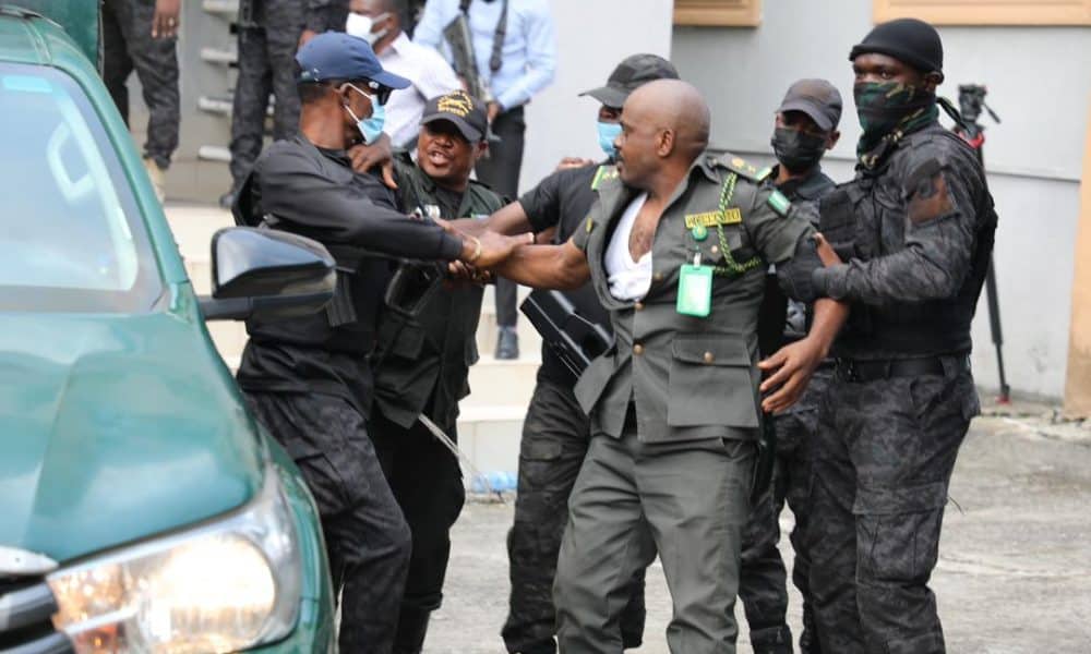 Videos: Moment DSS Operatives Beat Top Ikoyi Prison Official While Trying To Re-arrest Emefiele