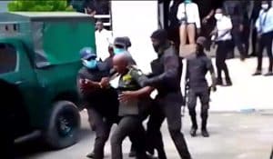 Videos: Moment DSS Operatives Beat Top Ikoyi Prison Official While Trying To Re-arrest Emefiele