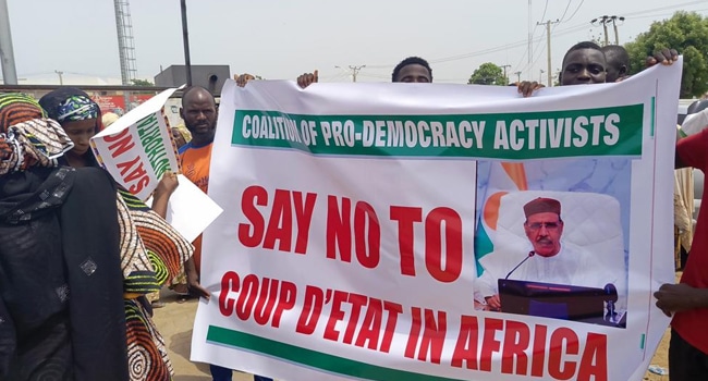 Coup: Niger Republic Citizens Protest In Kano, Call For President Bazoum’s Release