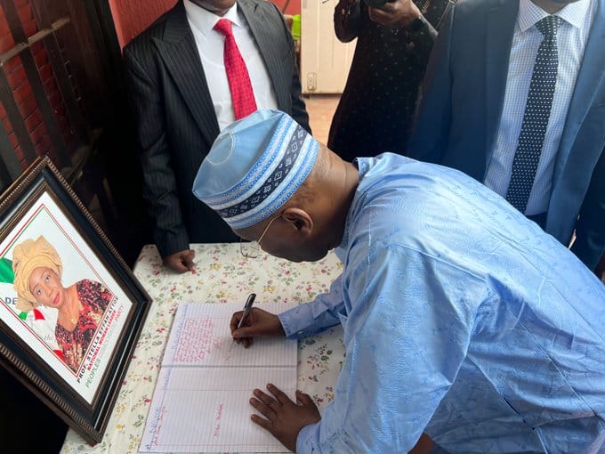 Atiku Arrives PDP National Secretariat