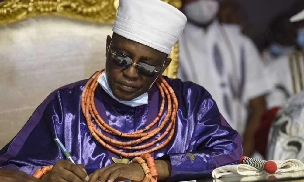 Do Not Disrespect Traditional Rulers Like Some Politicians - Oba Of Benin Tells LP Guber Aspirant