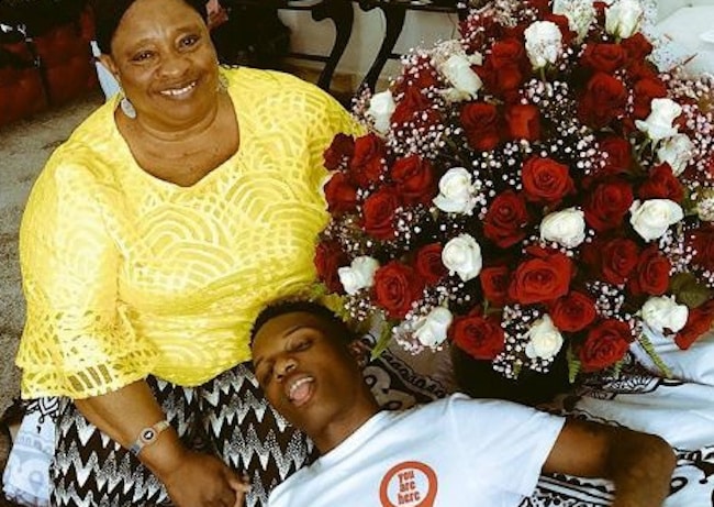'I'm Lost Without You' - Wizkid Gets Emotional During Mom's Funeral (Video)