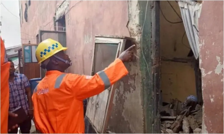 2 Storey Building Collapses In Lagos, Kills Elderly Woman