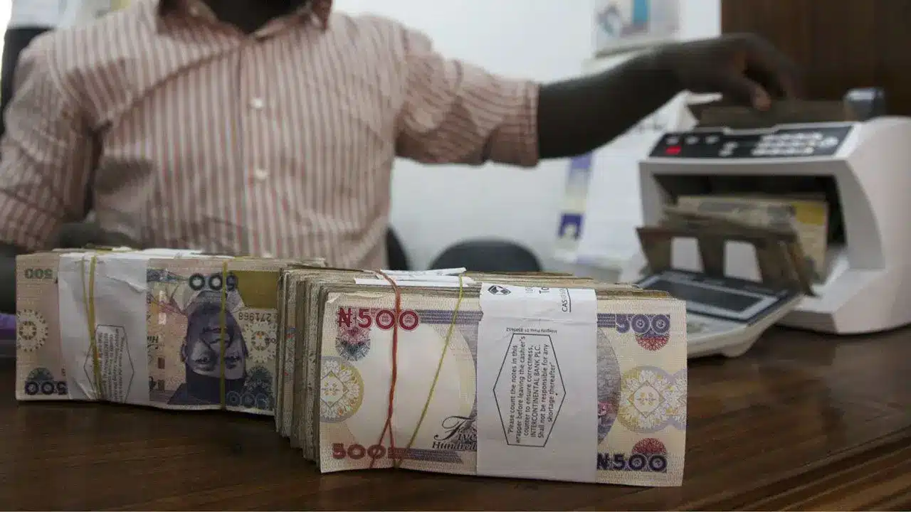 Nigerian Banks Induce Customers To Convert Dollar Deposits To Naira