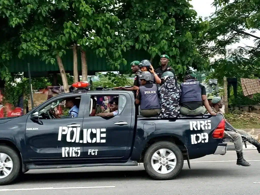 Commotion As Traders Clash With Soldiers At Popular Abuja Market (Video)