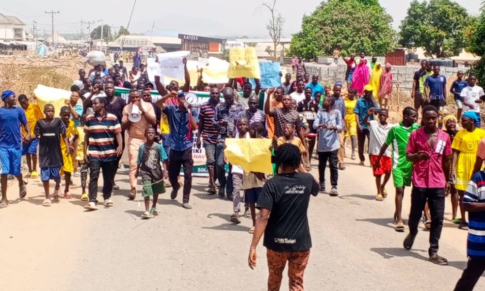 Photo News: Fresh Protest Surfaces In Abuja Community Over Navy 'Take Over’