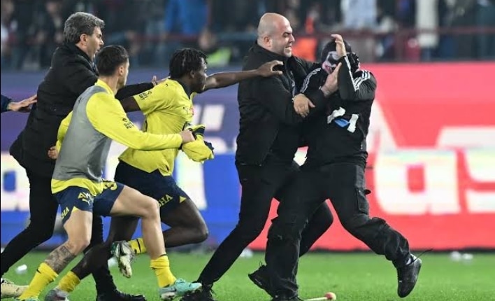 Bright Osayi-Samuel Explains Why He Had To Beat Up Trabzonspor’s Fan