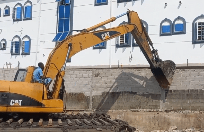 Lagos State Begins Demolition Of Buildings On Drainage Right Of Way