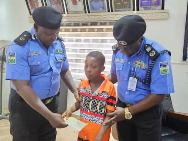 Delta Police Commissioner Presents Over ₦47Million To Families Of 22 Dead Officers