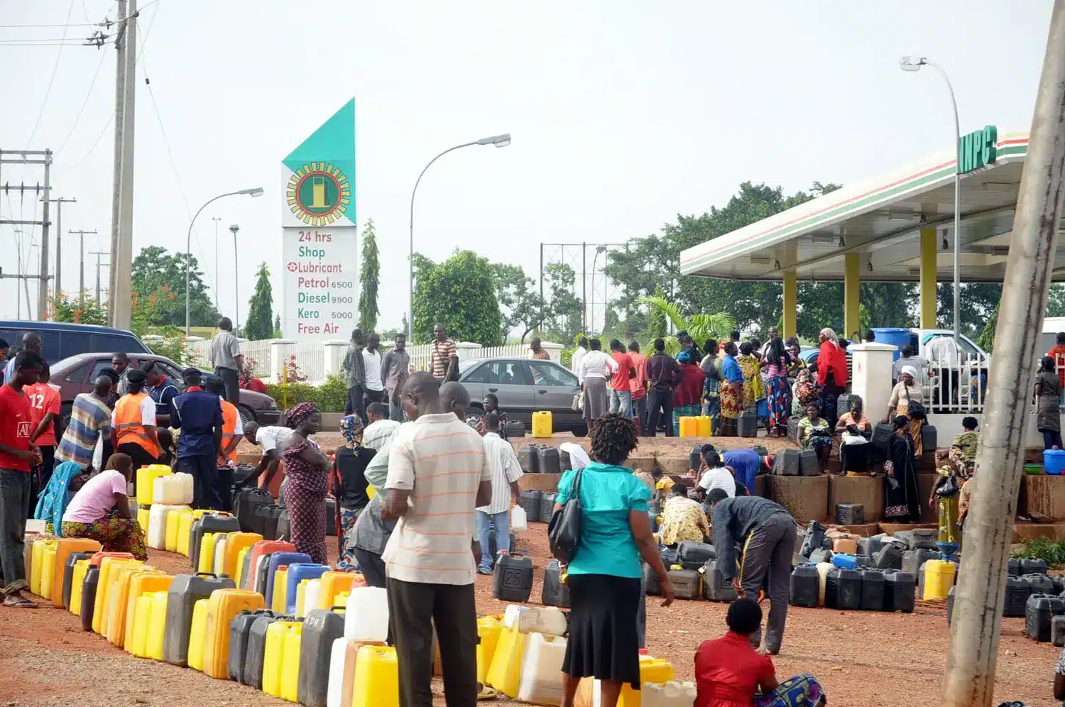 FG Begins 15-Day Emergency Fuel Supply To Tackle Scarcity