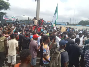 26 Arrested #EndBadGovernance Protesters, Journalists Regain Freedom
