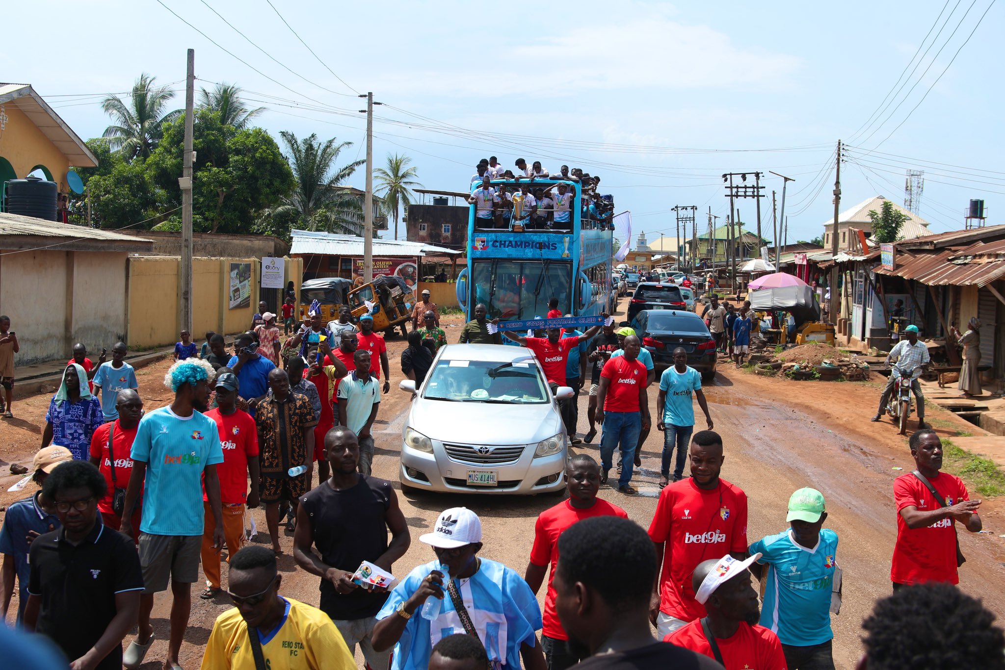 In a dazzling display of pride and triumph, Remo Stars Football Club took to the streets of Ogun State in an open-roof bus parade to celebrate their historic Nigeria Premier Football League (NPFL) title win.