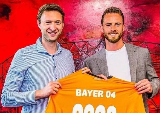 Transfer: Bayer Leverkusen Sign Flekken, Brentford Land Kelleher, Chelsea Eye Maignan