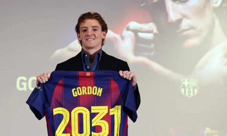 English player Anthony Gordon poses during his official presentation as new player of FC Barcelona at Palau Blaugrana Arena in Barcelona, on May 29, 2026. (Photo by Josep LAGO : AFP)