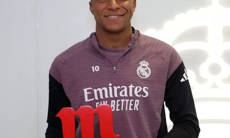 Kylian Mbappé posing with his Real Madrid player of the year award.
