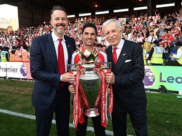 L-R: Josh, Mikel Arteta, and Stan Kroenke posing with the English Premier League title.