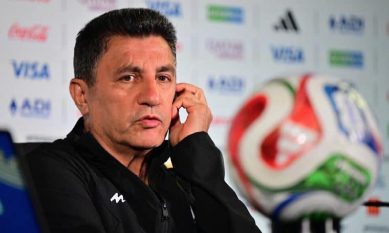Iran head coach Amir Ghalenoei