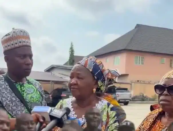 Bayo Adelabu's mother addresses newsmen after the release of her daughter and grandsons. Credit- Oyo Affairs