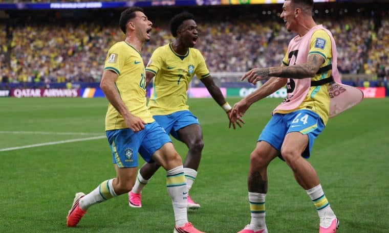 Brazilian players celebrate their qualification to the round of 16 at the 2026 FIFA World Cup.