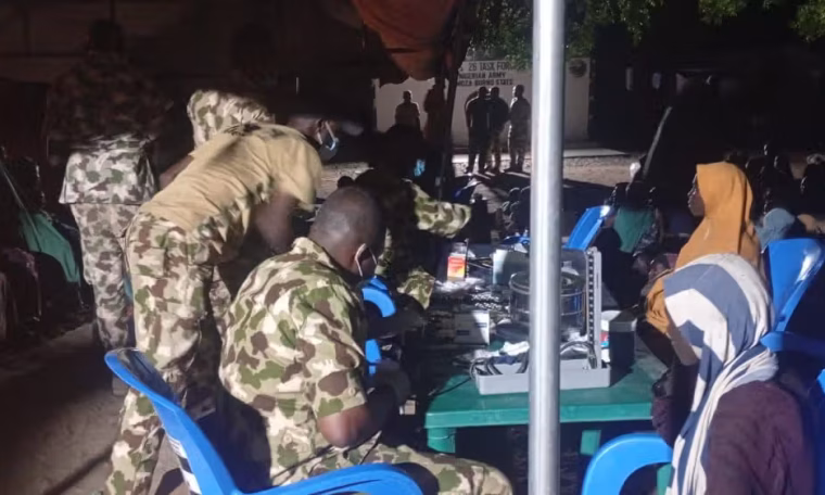 Soldiers with the freed kidnap victims | Photo: Nigerian Army