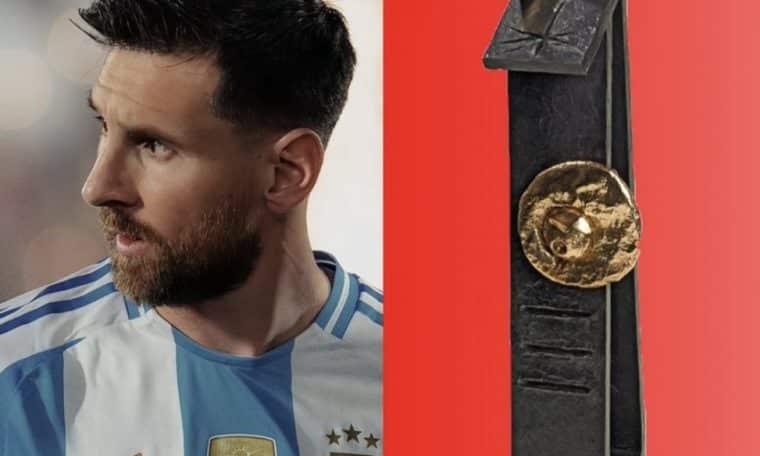 Lionel Messi and the Joan Miró sculpture