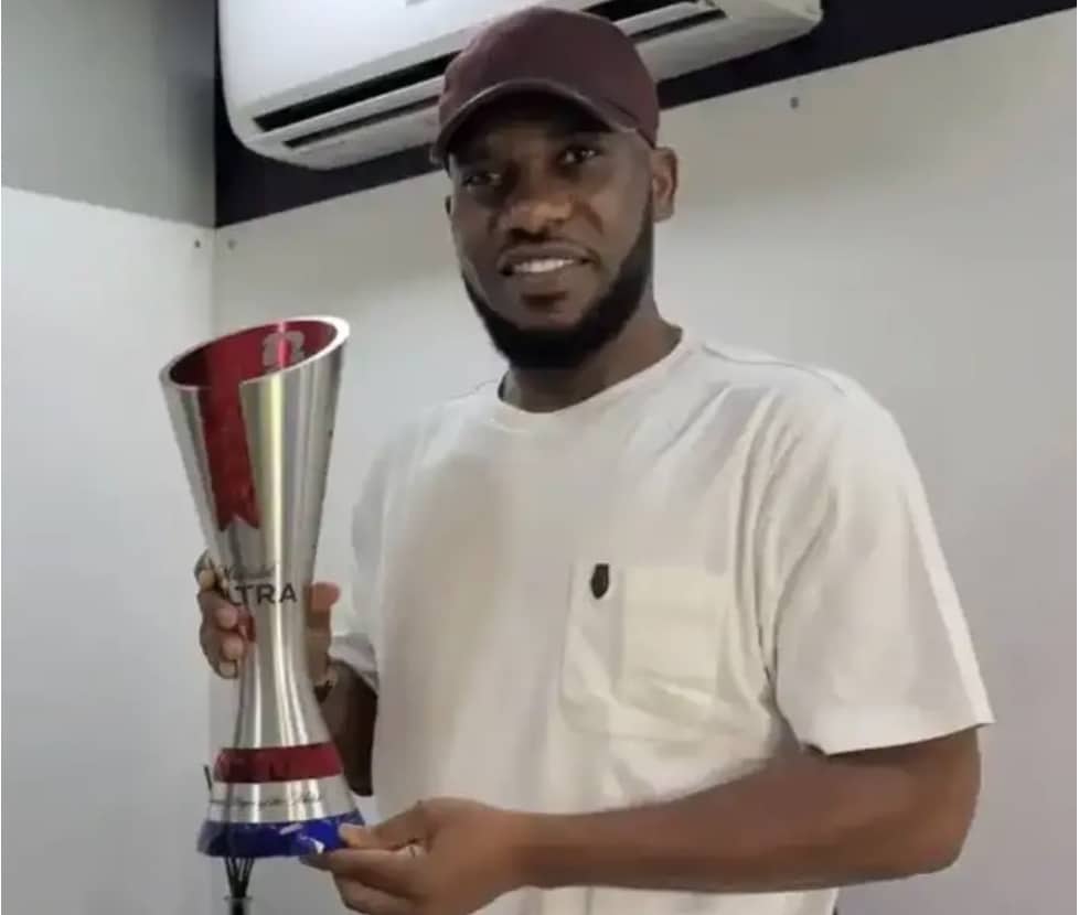 Jay Jay Okocha posing with his special recognition award from FIFA.