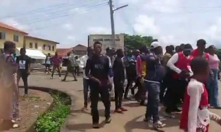 Youths Chase EFCC Officials In Ekiti election