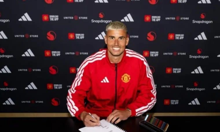 Karl Darlow during his unveiling as Manchester United player.