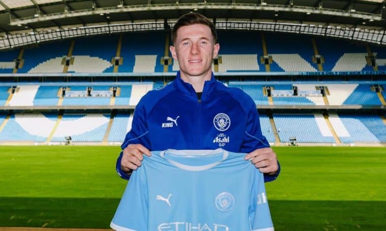 Elliot Anderson during his unveiling as Manchester City player.