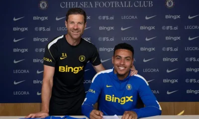 Xabi Alonso and Morgan Rogers during his unveiling as a Chelsea's player.