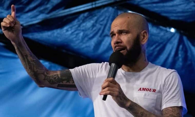 Dani Alves preaching after his release from prison.