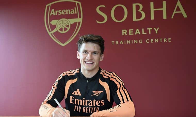 Christos Tzolis during his Arsenal's unveiling