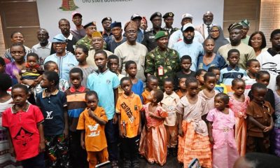Governor Makinde, Nigerian army officials, and rescued victims. [Image Credit: Omoluabi FM]