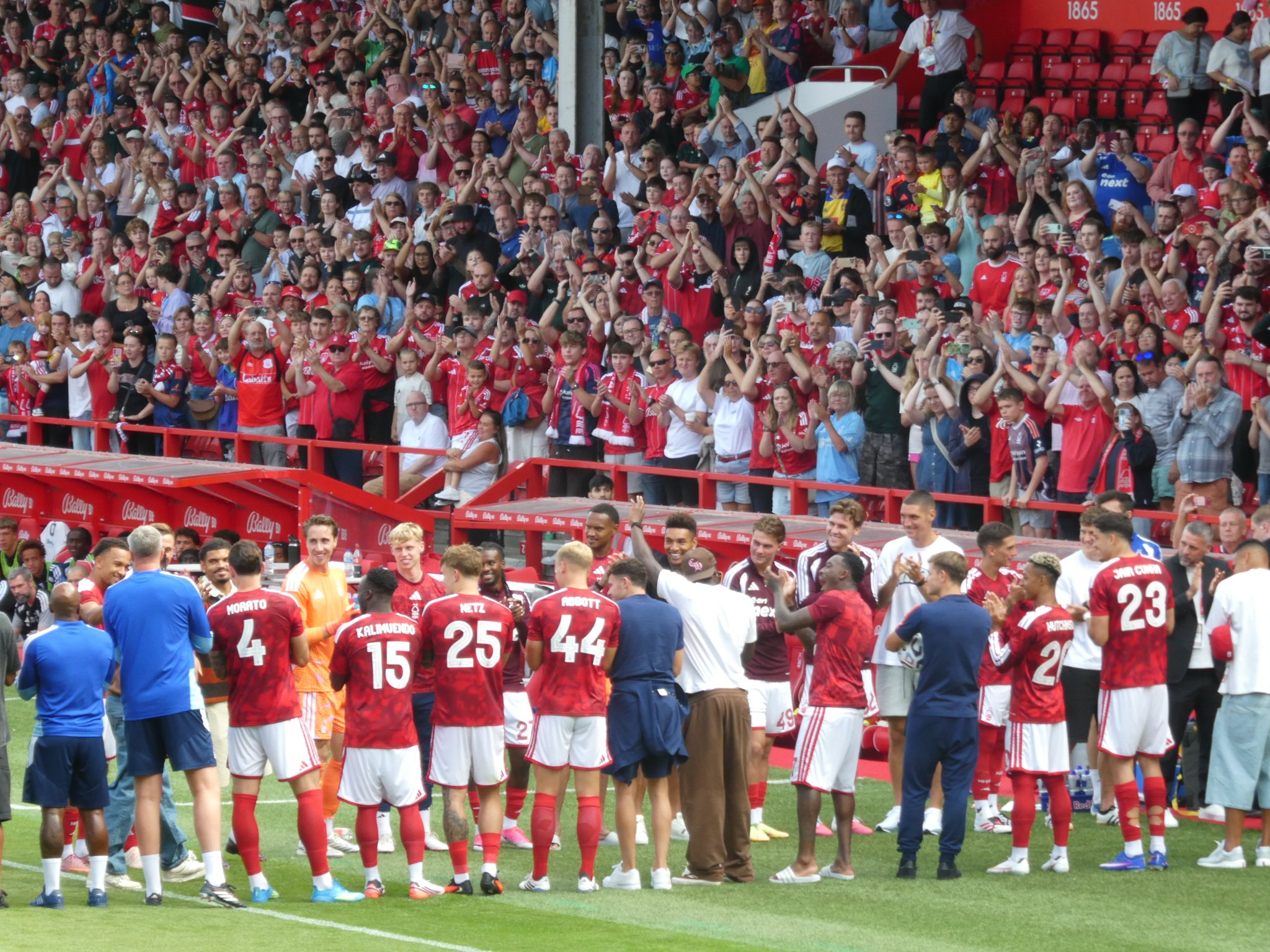 Taiwo Awoniyi received the guard of honour from Nottingham Forest.
