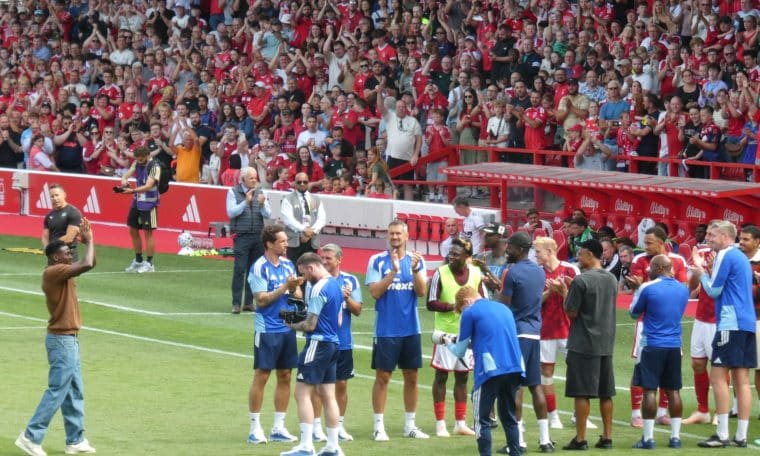 Taiwo Awoniyi received the guard of honour from Nottingham Forest.