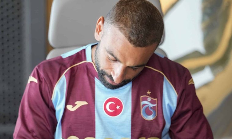 Mohamed Salah signing a contract with the Turkish Süper Lig club Trabzonspor