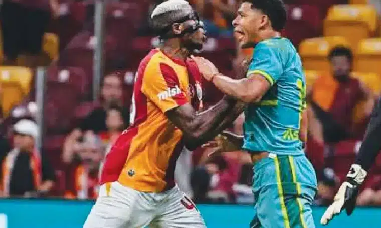 File photo of Victor Osimhen during his confrontation with defender Santiago Mouriño