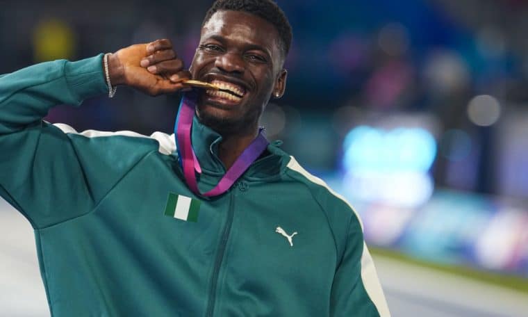Ezekiel Nathaniel celebrating with his gold medal at the 2026 Commonwealth Games.