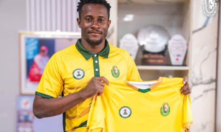 Amas Obasogie during his unveiling as a Bendel Insurance player.