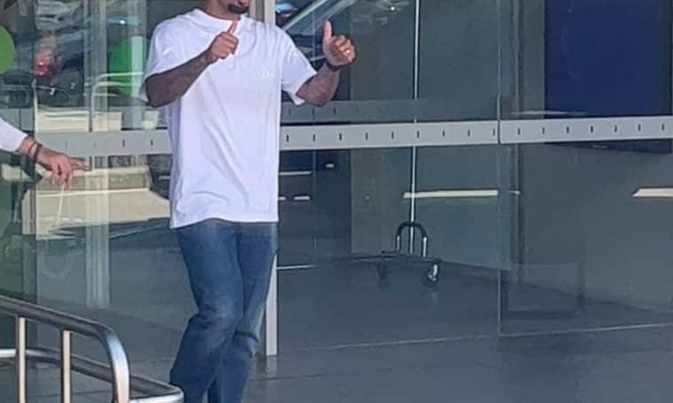 Gabriel Jesus' arrival in Barcelona to complete his move on Monday, August 31.