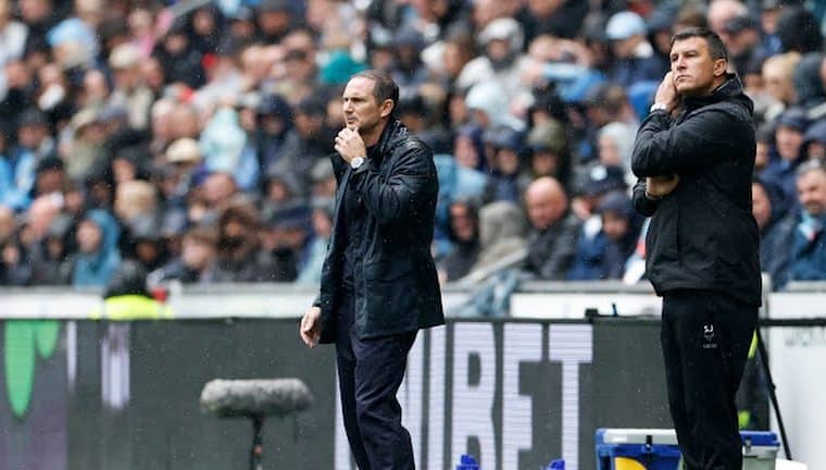 Coventry City manager Frank Lampard reacts as Hull City manager Sergej Jakirovic looks on.