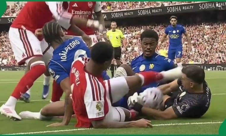 Gabriel's challenge on Chelsea's goalkeeper Emi Martinez on Sunday, September 6.