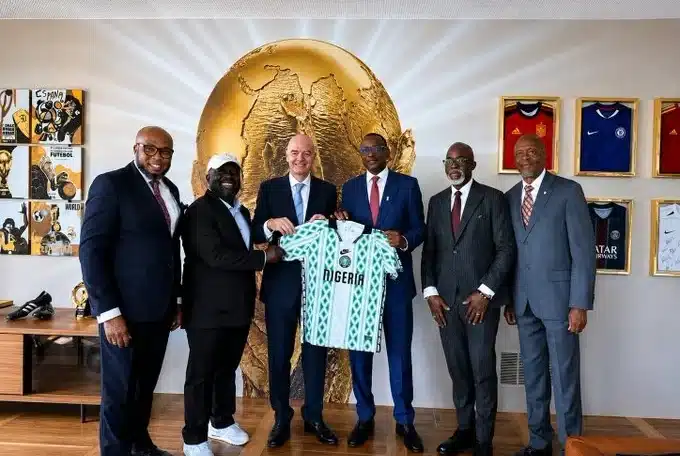 Nigerian delegates pose with FIFA President Gianni Infantino in Zurich, Switzerland, on Tuesday, September 1.
