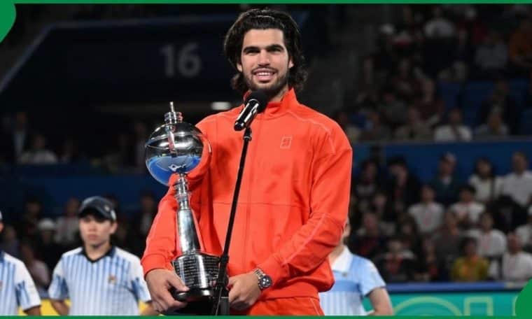 Carlos Alcaraz speaking to the crowd after winning the 2026 Japan Open.