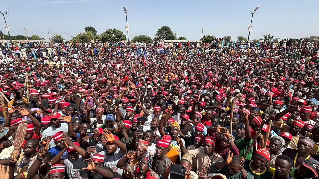 Massive Crowd Welcomes Kwankwaso In Kano (Photos)