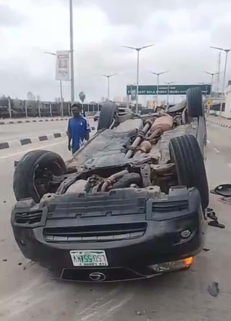 Tragedy As SUV Loses Control, Kills One In Lagos